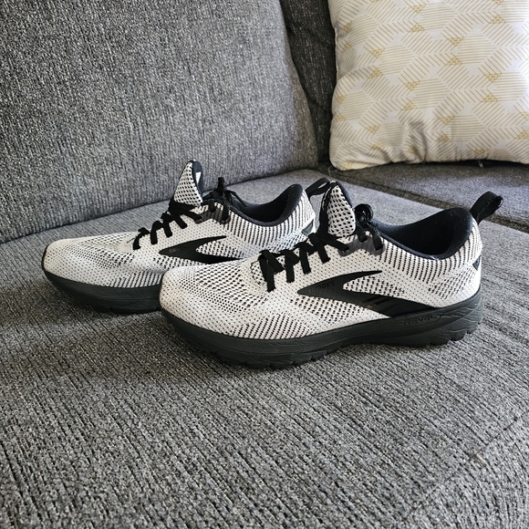 big 5 brooks running shoes